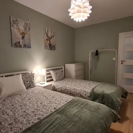 Debowe Zacisze Tuzycka Apartment *
